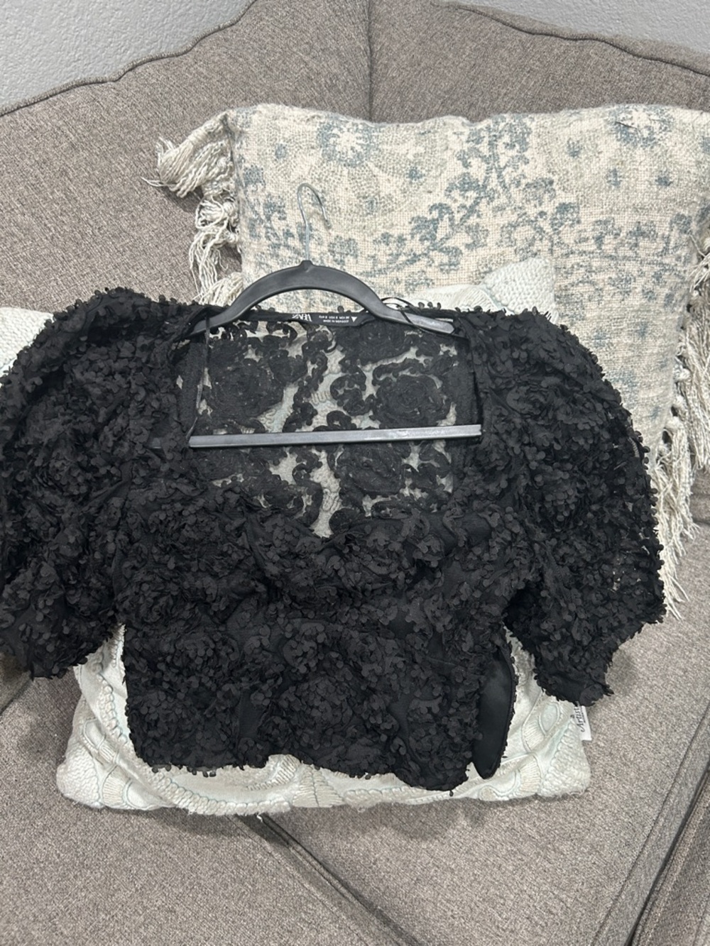 Zara Black Textured Puff-Sleeve Crop Blouse